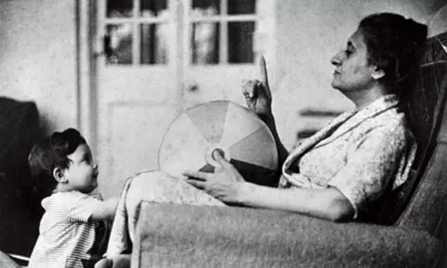 വെളിച്ചത്തിലേക്ക്​ നയിച്ചതിന്​ നന്ദി; രക്​തസാക്ഷി ദിനത്തിൽ മുത്തശ്ശിയെ ഒാർത്ത്​ രാഹുൽ