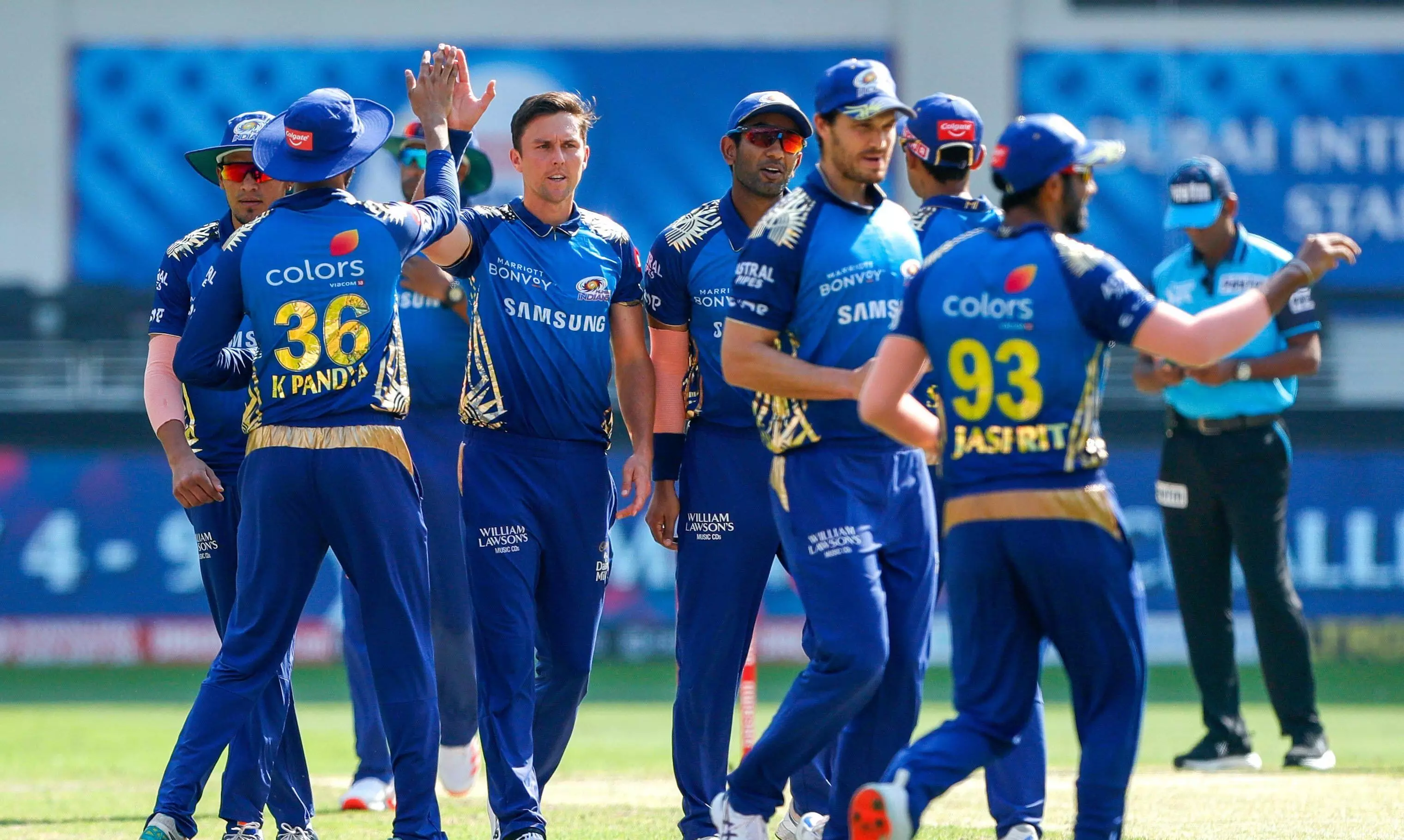 വമ്പുകാട്ടി മുംബൈ; ബോൾട്ടിളകി ഡൽഹി വമ്പുകാട്ടി മുംബൈ; ബോൾട്ടിളകി ഡൽഹി