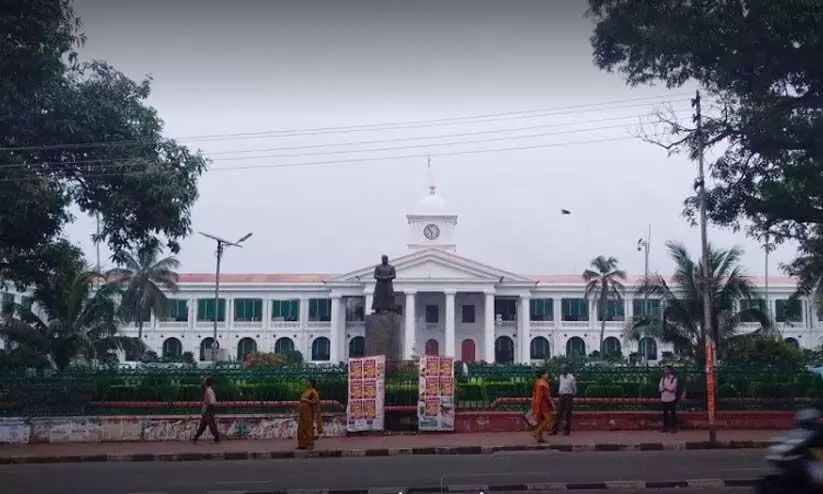 സെക്രട്ടേറിയറ്റില് കനത്ത സുരക്ഷയൊരുക്കും; അനുമതിയില്ലാതെ പ്രവേശിച്ചാൽ നടപടി സെക്രട്ടേറിയറ്റില് കനത്ത സുരക്ഷയൊരുക്കും; അനുമതിയില്ലാതെ പ്രവേശിച്ചാൽ നടപടി