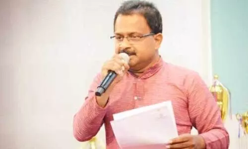 ഇ​ന്ന്​ കേ​ര​ള​പ്പി​റ​വി ദി​നം: 86,000 വി​ദ്യാ​ര്‍ഥി​ക​ള്‍ക്ക് മ​ല​യാ​ള മ​ധു​രം പ​ക​ര്‍ന്ന് മ​നോ​ജ് ക​ള​രി​ക്ക​ല്‍