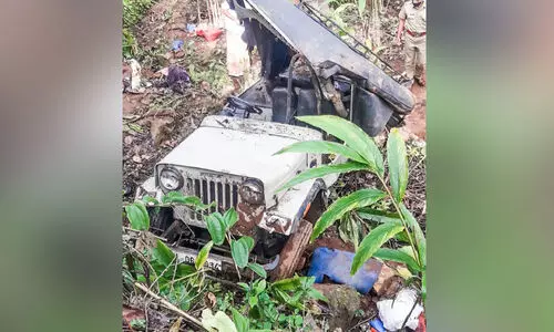തൊഴിലാളികളുമായി വാഹനങ്ങളുടെ മരണപ്പാച്ചിൽ; െപാലിയുന്നത്​ നിരവധി ജീവനുകൾ