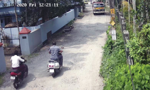 പട്ടാപ്പകൽ മോഷണം; ദൃശ്യം സി.സി.ടി.വിയിൽ