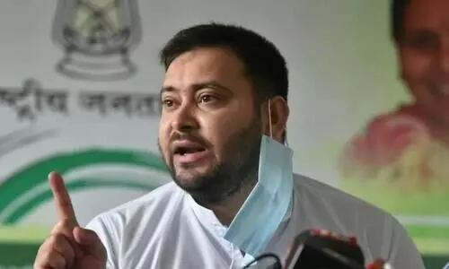 സർക്കാർ ജീവനക്കാരുടെ പെൻഷൻ പ്രായം വർധിപ്പിക്കുമെന്ന് തേജസ്വി യാദവ്