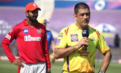 മഞ്ഞക്കുപ്പായത്തിൽ ഇനിയുണ്ടാകുമോ..? ചിരിച്ചുകൊണ്ട്​ ധോണി പറഞ്ഞത്​