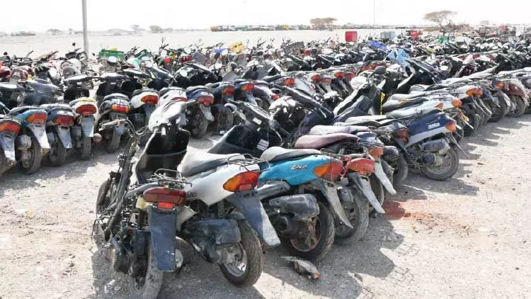 369 ബൈക്കുകള്‍ പിടിച്ചെടുത്ത് റാക് പൊലീസ്