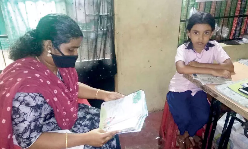 ഇതാണ് അധ്യാപിക; ഇങ്ങനെയാവണം അധ്യാപിക ഇതാണ് അധ്യാപിക; ഇങ്ങനെയാവണം അധ്യാപിക