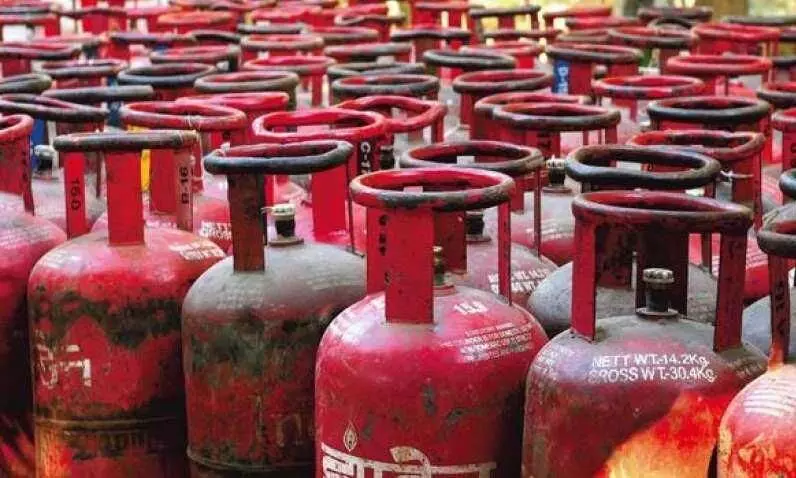 എൽ.പി.ജി വില വർധനവ്; സബ്സിഡിയിൽ വ്യക്തത വരുത്താതെ കേന്ദ്രം എൽ.പി.ജി വില വർധനവ്; സബ്സിഡിയിൽ വ്യക്തത വരുത്താതെ കേന്ദ്രം