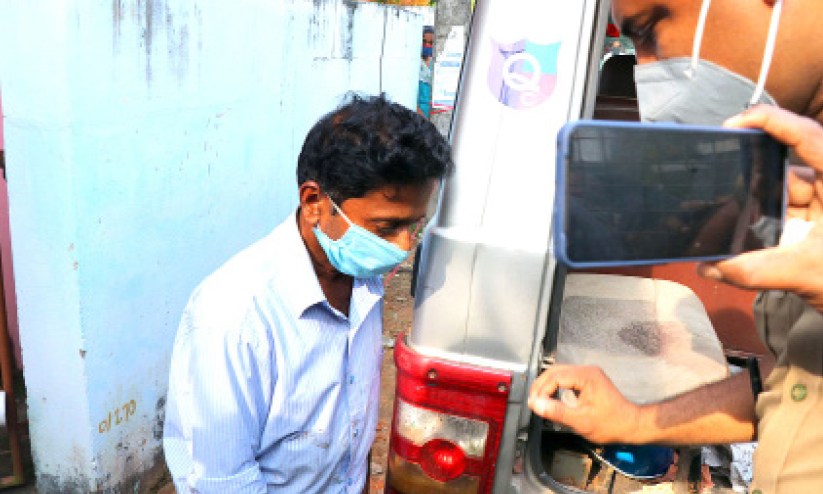 ഉളിയക്കോവിൽ യുവതി കുത്തേറ്റുമരിച്ച സംഭവം: കുടുംബത്തിന് നേരെ മുമ്പും ഭീഷണി ഉളിയക്കോവിൽ യുവതി കുത്തേറ്റുമരിച്ച സംഭവം: കുടുംബത്തിന് നേരെ മുമ്പും ഭീഷണി