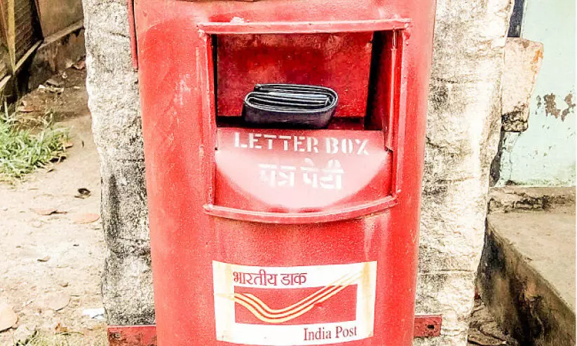 പണം മാത്രം മതി..രേഖകളടങ്ങിയ ബാഗ് തപാൽപെട്ടിയിൽ തിരുകി വെച്ച് മോഷ്ടാവ് പണം മാത്രം മതി..രേഖകളടങ്ങിയ ബാഗ് തപാൽപെട്ടിയിൽ തിരുകി വെച്ച് മോഷ്ടാവ്