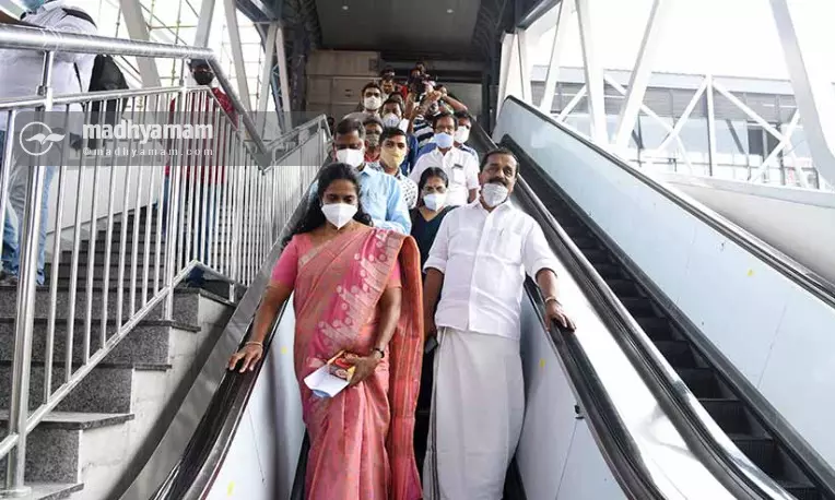 സംസ്ഥാനത്തെ ആദ്യ എസ്​കലേറ്റർ മേൽപാലം കോഴിക്കോട്​ പ്രവർത്തനം തുടങ്ങി