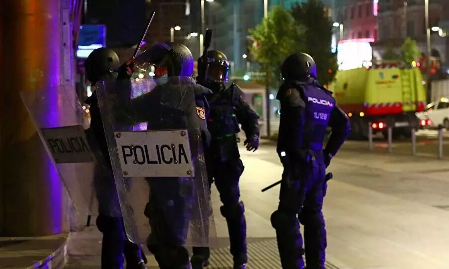 നിർബന്ധിത ക്വാറന്റീനെതിരെ സ്പെയിനിൽ സംഘർഷം; 50 പേർ കസ്റ്റഡിയിൽ നിർബന്ധിത ക്വാറന്റീനെതിരെ സ്പെയിനിൽ സംഘർഷം; 50 പേർ കസ്റ്റഡിയിൽ