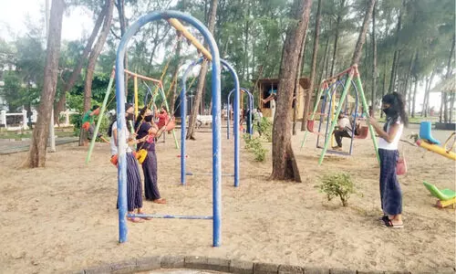 കാപ്പാട് വിനോദ സഞ്ചാര കേന്ദ്രം തുറന്നു; ഒപ്പം പ്രതിഷേധവും