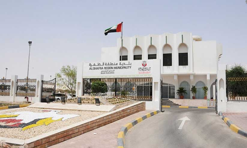 ഗ​യാ​ത്തി​യി​ൽ അ​ല​ക്ഷ്യ​മാ​യി മാ​ലി​ന്യം ത​ള്ളു​ന്ന​തി​നെ​തി​രെ അ​ൽ ദ​ഫ്ര മെ​റി​റ്റ് കാ​മ്പ​യി​ൻ