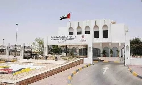 ഗ​യാ​ത്തി​യി​ൽ അ​ല​ക്ഷ്യ​മാ​യി മാ​ലി​ന്യം ത​ള്ളു​ന്ന​തി​നെ​തി​രെ അ​ൽ ദ​ഫ്ര മെ​റി​റ്റ് കാ​മ്പ​യി​ൻ