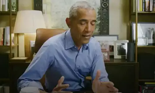 വീട്ടുകാർക്കൊക്കെ സുഖമല്ലേ, ബൈഡന് വോട്ട് ചെയ്യണം; വോട്ടർമാരെ നേരിട്ട് വിളിച്ച് ഒബാമ