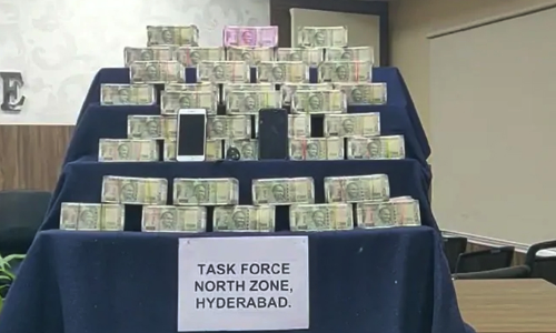 തെലങ്കാനയിൽ ബി.ജെ.പി സ്ഥാനാർഥിയുടെ ബന്ധു കാറിൽ കടത്തിയ ഒരുകോടി രൂപ പിടിച്ചു