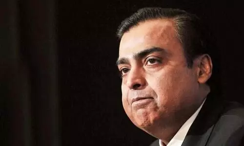 വൻ തകർച്ച നേരിട്ട് റിലയൻസ്; ഓഹരി വിലയിൽ ഇടിവ് വൻ തകർച്ച നേരിട്ട് റിലയൻസ്; ഓഹരി വിലയിൽ ഇടിവ്