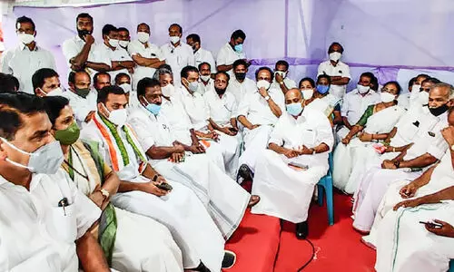 ഭൂപ്രശ്നം: ഡീൻ ക​ുര്യാക്കോസ്​ എം.പിയുടെ നിരാഹാര സമരത്തിന് തുടക്കം