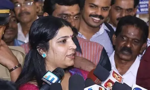 രാഹുലിനെതിരായ സരിതയുടെ ഹരജി സുപ്രീംകോടതി തള്ളി; ഒരു ലക്ഷം രൂപ പിഴ