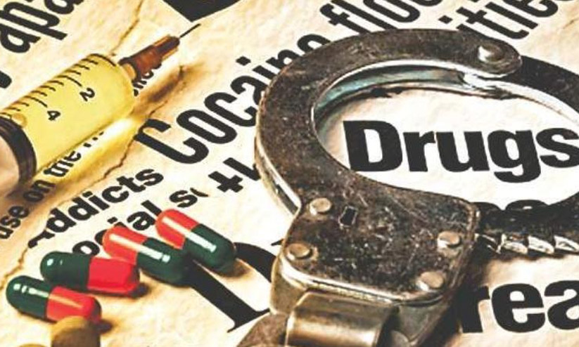 മയക്കുമരുന്ന് കേസ്: കോൺഗ്രസ് നേതാവിെൻറ മകനടക്കം മൂന്നുപേർ അറസ്റ്റിൽ മയക്കുമരുന്ന് കേസ്: കോൺഗ്രസ് നേതാവിെൻറ മകനടക്കം മൂന്നുപേർ അറസ്റ്റിൽ