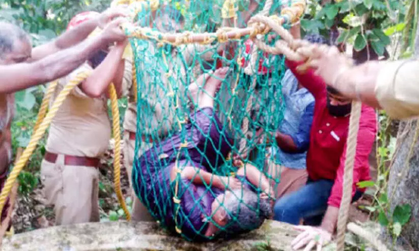 കിണറ്റില്വീണ വയോധികയെ രക്ഷിച്ചു കിണറ്റില്വീണ വയോധികയെ രക്ഷിച്ചു