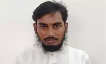 അൽഖാഇദ അംഗമെന്നാരോപിച്ച് മദ്റസാധ്യാപകനെ എൻ.ഐ.ഐ പിടികൂടി അൽഖാഇദ അംഗമെന്നാരോപിച്ച് മദ്റസാധ്യാപകനെ എൻ.ഐ.ഐ പിടികൂടി