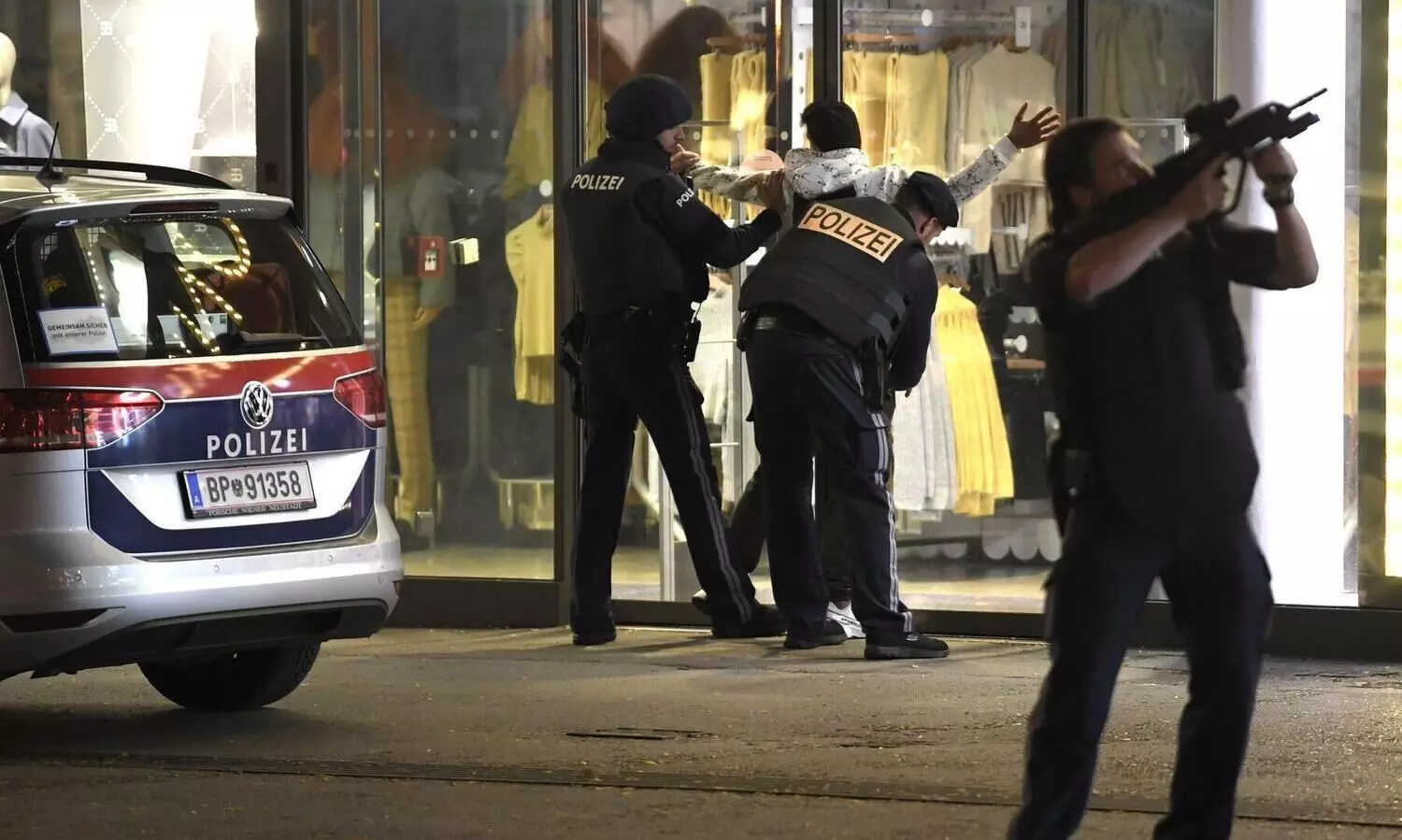 വി​യ​ന​യി​ൽ തീ​വ്രവാദി ആ​ക്ര​മ​ണം; മരണം അഞ്ചായി