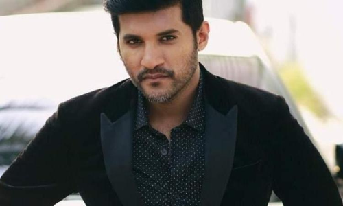 വിജയ് യേശുദാസ് സഞ്ചരിച്ച കാര്‍ അപകടത്തില്‍പെട്ടു