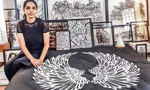 കളിയല്ല പേപ്പർ കട്ടിങ്; കടലാസിൽ ചിത്രങ്ങളും ശിൽപങ്ങളുമൊരുക്കി എൻജിനീയറിങ്​ ബിരുദധാരി