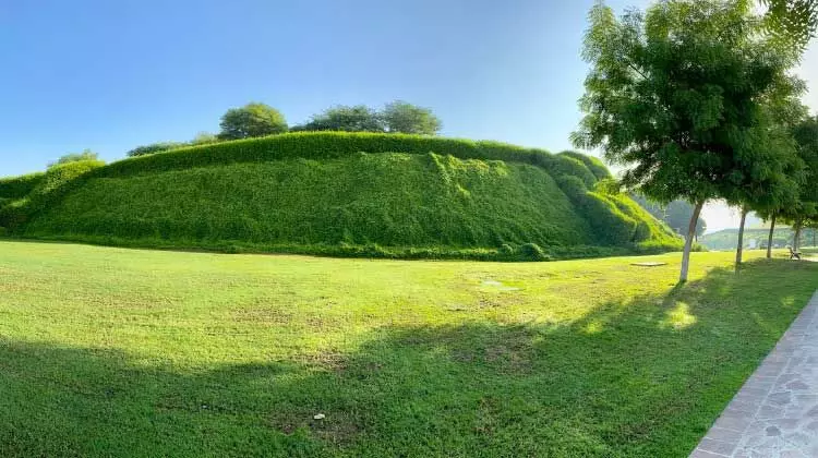 സൗന്ദര്യമൊളിപ്പിച്ച് കതാറയിലെ കുന്നുകൾ വിളിക്കുന്നു സൗന്ദര്യമൊളിപ്പിച്ച് കതാറയിലെ കുന്നുകൾ വിളിക്കുന്നു