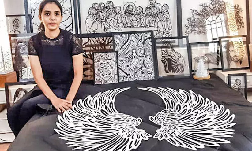 കളിയല്ല പേപ്പർ കട്ടിങ്; കടലാസിൽ ചിത്രങ്ങളും ശിൽപങ്ങളുമൊരുക്കി എൻജിനീയറിങ് ബിരുദധാരി കളിയല്ല പേപ്പർ കട്ടിങ്; കടലാസിൽ ചിത്രങ്ങളും ശിൽപങ്ങളുമൊരുക്കി എൻജിനീയറിങ് ബിരുദധാരി