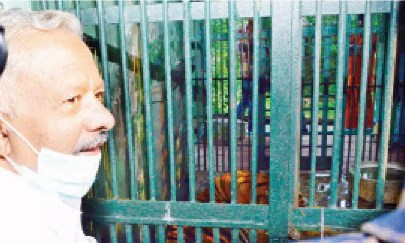 കടുവ പുറത്തുചാടിയ സംഭവം: അേന്വഷിക്കാൻ മന്ത്രിയുടെ ഉത്തരവ് കടുവ പുറത്തുചാടിയ സംഭവം: അേന്വഷിക്കാൻ മന്ത്രിയുടെ ഉത്തരവ്