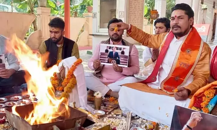 ട്രംപ് ജയിക്കാൻ മനമുരുകിയ പ്രാർഥനകളുമായി ഹിന്ദുസേന ട്രംപ് ജയിക്കാൻ മനമുരുകിയ പ്രാർഥനകളുമായി ഹിന്ദുസേന