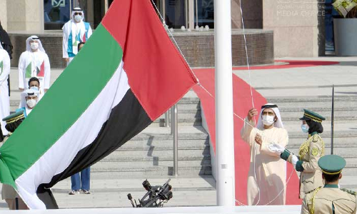 പാറിപ്പറന്നു, ചതുർവർണ പതാക