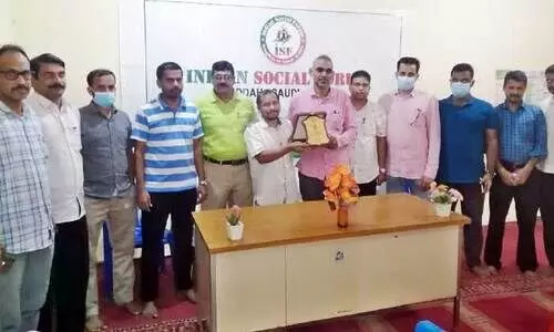 നാ​സ​ർ വേ​ങ്ങ​ര​ക്ക് യാ​ത്ര​യ​യ​പ്പ് ന​ൽ​കി