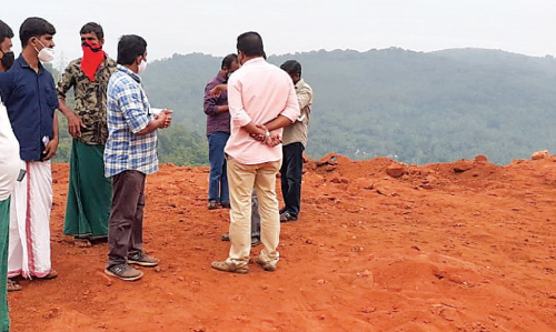 മീറോഡ് മല ചെങ്കൽ ഖനനം താൽക്കാലികമായി നിർത്തി