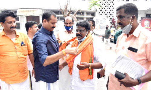 കോൺഗ്രസ് കൗൺസിലർ നെടുമം മോഹനൻ ബി.ജെ.പിയിൽ കോൺഗ്രസ് കൗൺസിലർ നെടുമം മോഹനൻ ബി.ജെ.പിയിൽ