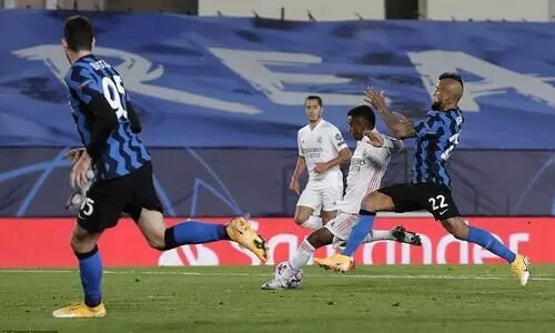 ബെൻസേമ, റാമോസ്, റോഡ്രിഗോ; നിർണായക അങ്കം ജയിച്ച് റയൽ മഡ്രിഡ് ബെൻസേമ, റാമോസ്, റോഡ്രിഗോ; നിർണായക അങ്കം ജയിച്ച് റയൽ മഡ്രിഡ്