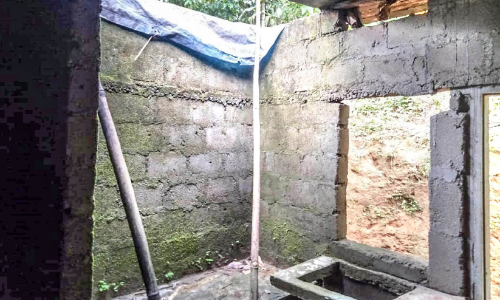 പണംവാങ്ങി കരാറുകാരൻ മുങ്ങി; പെരുവഴിയിൽ ആദിവാസികൾ