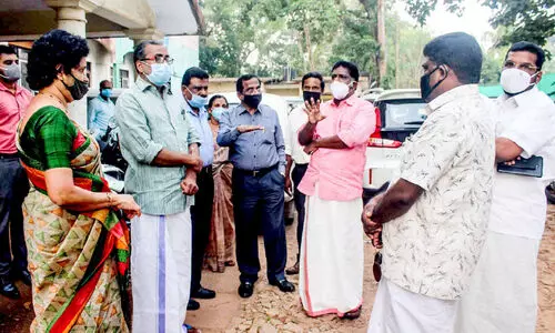 അടൂര്‍ റവന്യൂ ടവര്‍ സംരക്ഷണം: എം.എല്‍.എയും ഹൗസിങ് ബോര്‍ഡ് ചെയര്‍മാനും സന്ദര്‍ശിച്ചു