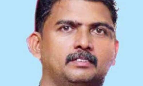 ച​ര​ക്ക് ലോ​റി ഇ​ടി​ച്ച് യു​വാ​വ് മ​രി​ച്ചു