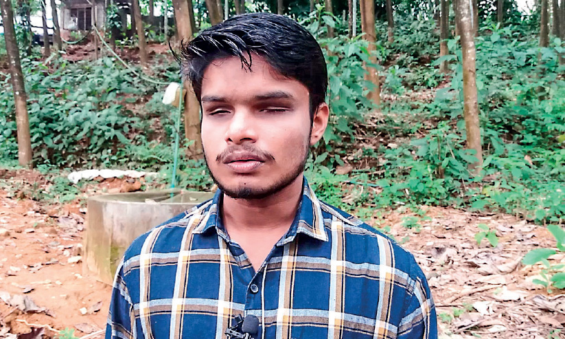 അകക്കണ്ണിെൻറ വെളിച്ചത്തിൽ മുഹമ്മദ് ആശിഖ് സംഗീതലോകത്ത് വിജയഗാഥ രചിക്കുന്നു അകക്കണ്ണിെൻറ വെളിച്ചത്തിൽ മുഹമ്മദ് ആശിഖ് സംഗീതലോകത്ത് വിജയഗാഥ രചിക്കുന്നു