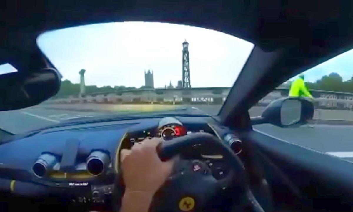 ഒാട്ടത്തിനിടെ ഇടിച്ചുതകർന്ന് ഫെരാരി സൂപ്പർ കാർ; ഭീതിപ്പെടുത്തുന്ന ദൃശ്യങ്ങൾ ഒാട്ടത്തിനിടെ ഇടിച്ചുതകർന്ന് ഫെരാരി സൂപ്പർ കാർ; ഭീതിപ്പെടുത്തുന്ന ദൃശ്യങ്ങൾ