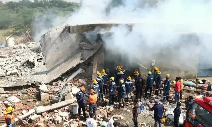 ഗുജറാത്തി​ലെ തുണി ഗോഡൗണിലെ തീപിടിത്തത്തിൽ ഒമ്പത്​ മരണം