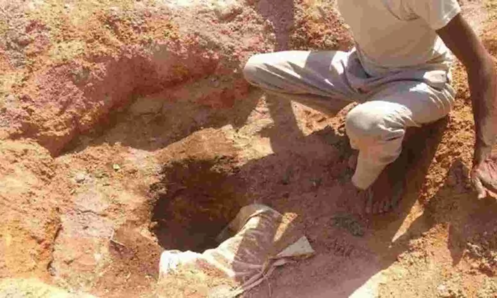 മൂന്നു വയസുകാരന് വീണത് 200 അടിയുള്ള കുഴല്ക്കിണറിലേക്ക്; രക്ഷാപ്രവര്ത്തനം തുടരുന്നു മൂന്നു വയസുകാരന് വീണത് 200 അടിയുള്ള കുഴല്ക്കിണറിലേക്ക്; രക്ഷാപ്രവര്ത്തനം തുടരുന്നു