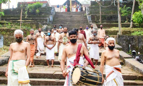 അങ്ങാടിപ്പുറം തിരുമാന്ധാംകുന്നിൽ ചടങ്ങുകളോടെ പൂരം പുറപ്പാട്