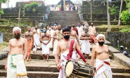 അങ്ങാടിപ്പുറം തിരുമാന്ധാംകുന്നിൽ ചടങ്ങുകളോടെ പൂരം പുറപ്പാട്