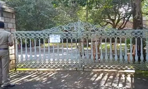 ബി​ലീ​വേ​ഴ്‌​സ് ച​ര്‍​ച്ച്​ ആസ്​ഥാനത്ത്​ റെയ്ഡ്; നിര്‍ത്തിയിട്ട കാറില്‍നിന്ന് പിടിച്ചത് 55 ലക്ഷം