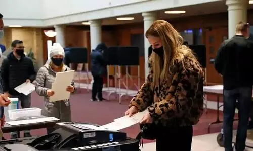 യു.എസിൽ തെരഞ്ഞെടുപ്പ് ചൂടിനൊപ്പം കുതിച്ചുയർന്ന് േകാവിഡും യു.എസിൽ തെരഞ്ഞെടുപ്പ് ചൂടിനൊപ്പം കുതിച്ചുയർന്ന് േകാവിഡും