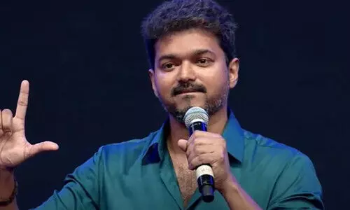 അച്ഛൻ​ തുടങ്ങിയ പാർട്ടിയുമായി ബന്ധമില്ല; ആരാധകർ പാർട്ടിയിൽ ചേരരുത്: വിജയ്​